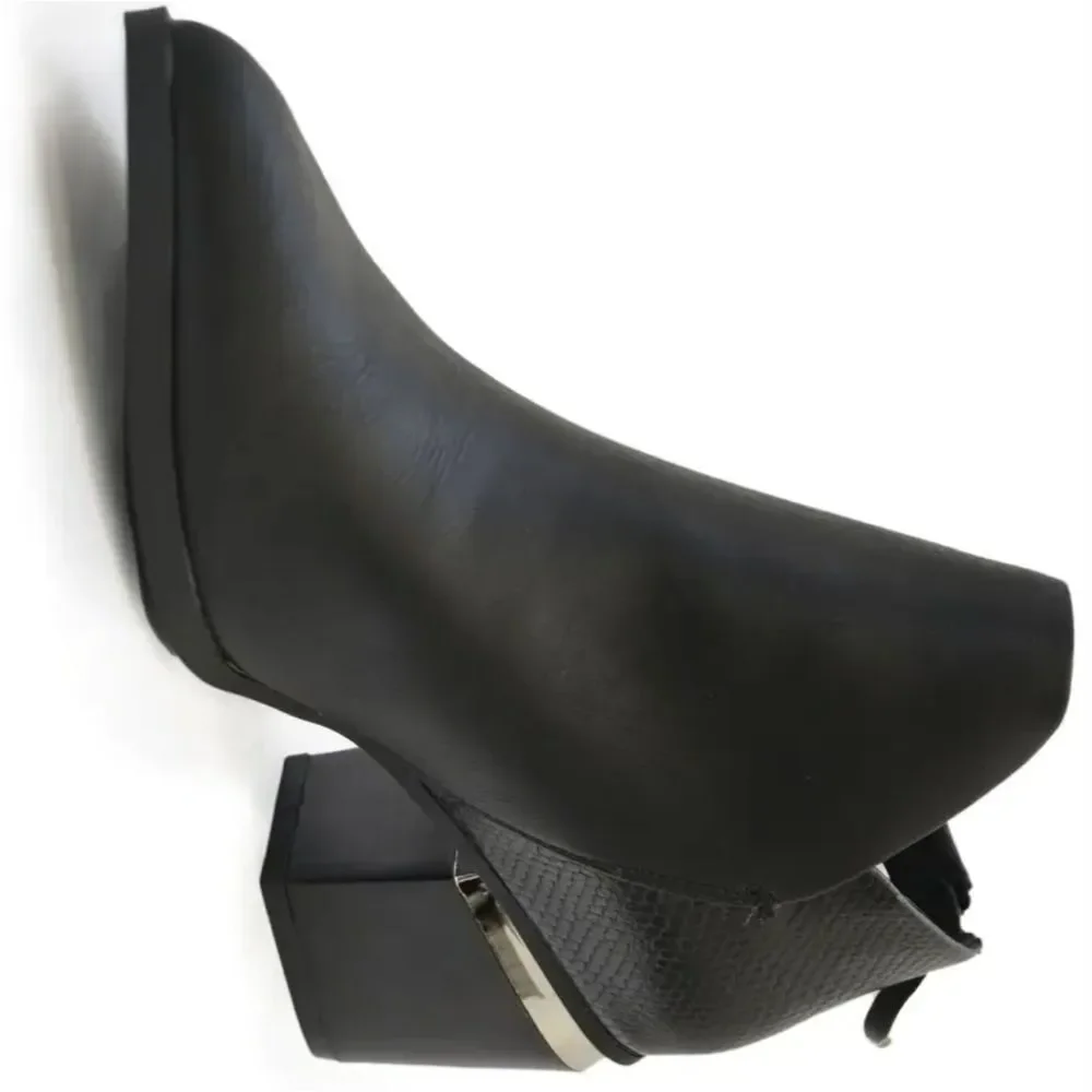Sleek Western Black Ankle Boots with Metallic Trim Sz 10